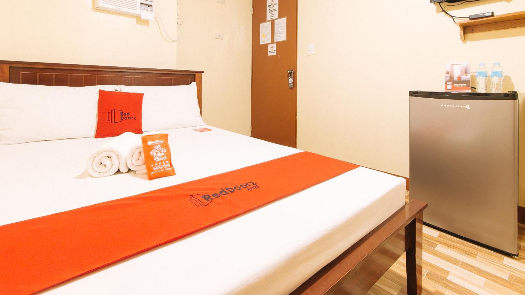 Hotel Reddoorz Near Pnr Espana Station 2*
