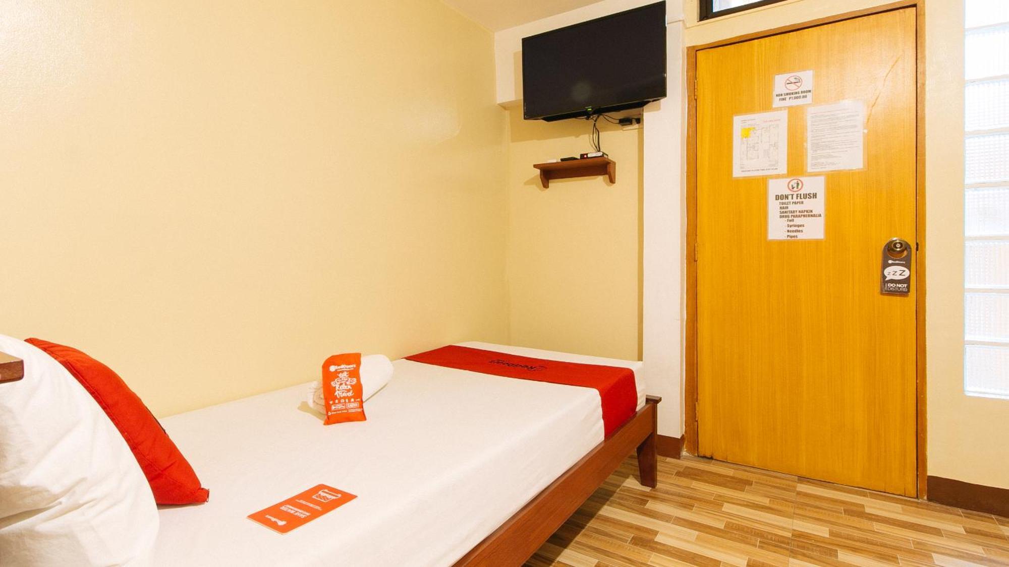 Reddoorz Near Pnr Espana Station Manila