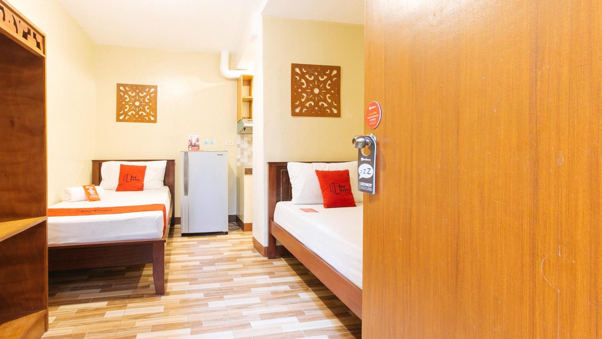Reddoorz Near Pnr Espana Station Hotel 2*