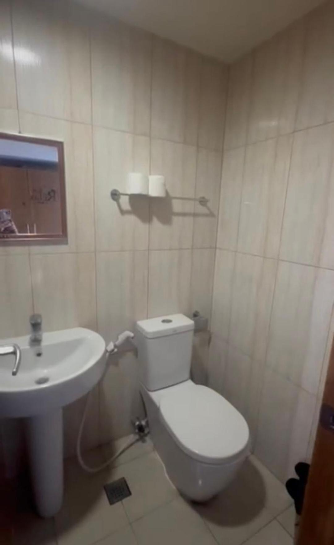 Johnstay Apartment *