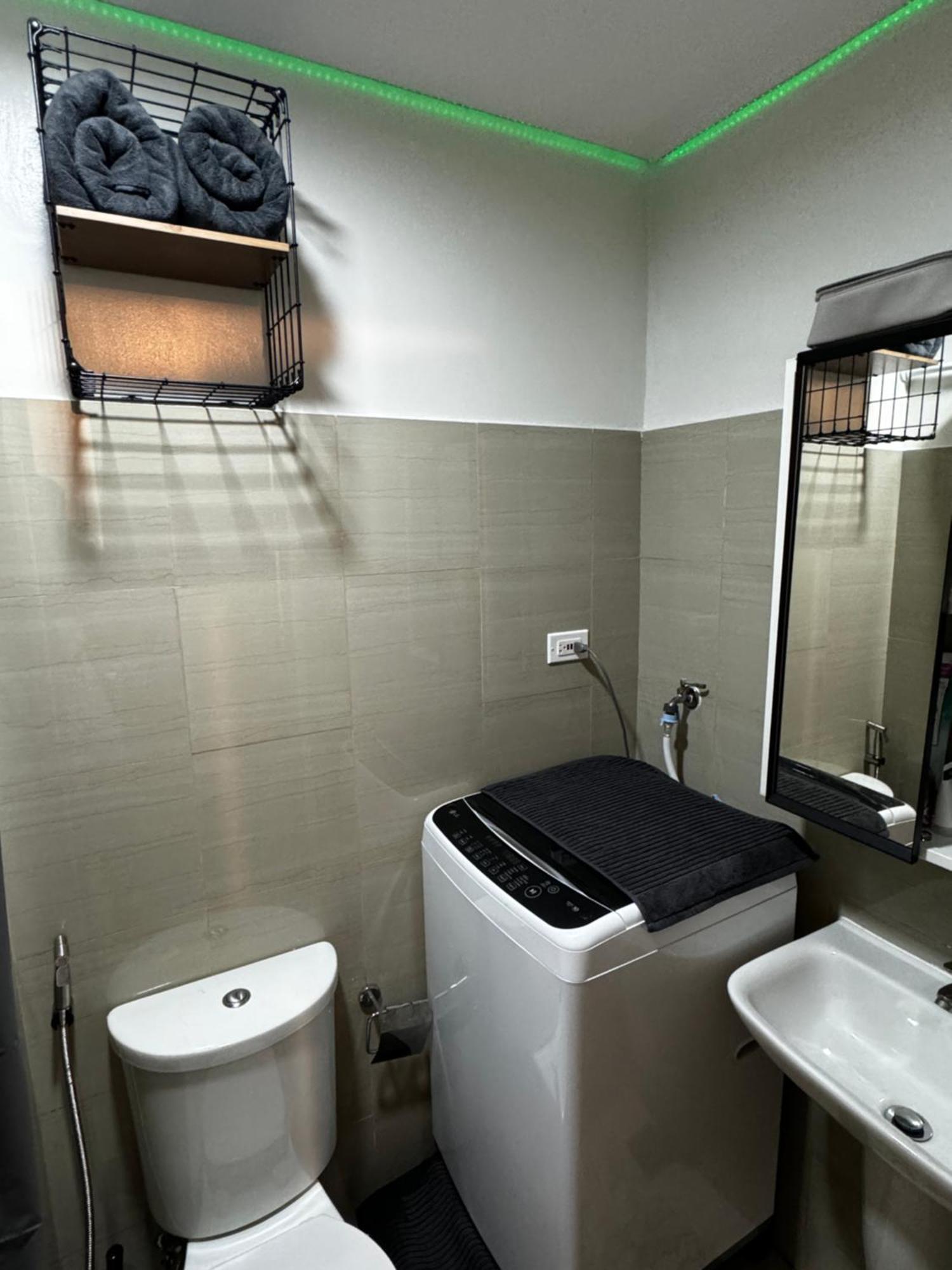Evergreen Suite- 1 Bed 1 Sofa Bed, Light Sync Tv * Manila