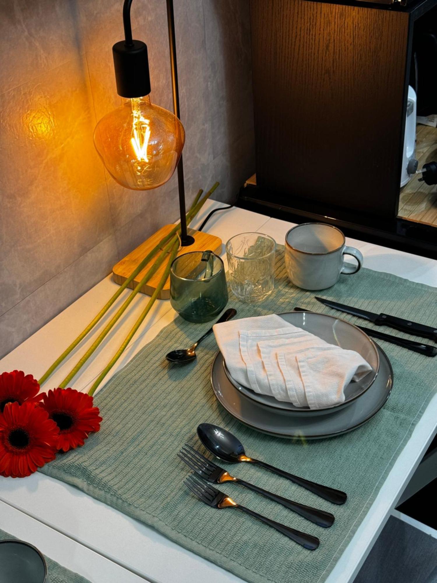 Evergreen Suite- 1 Bed 1 Sofa Bed, Light Sync Tv Apartment Manila