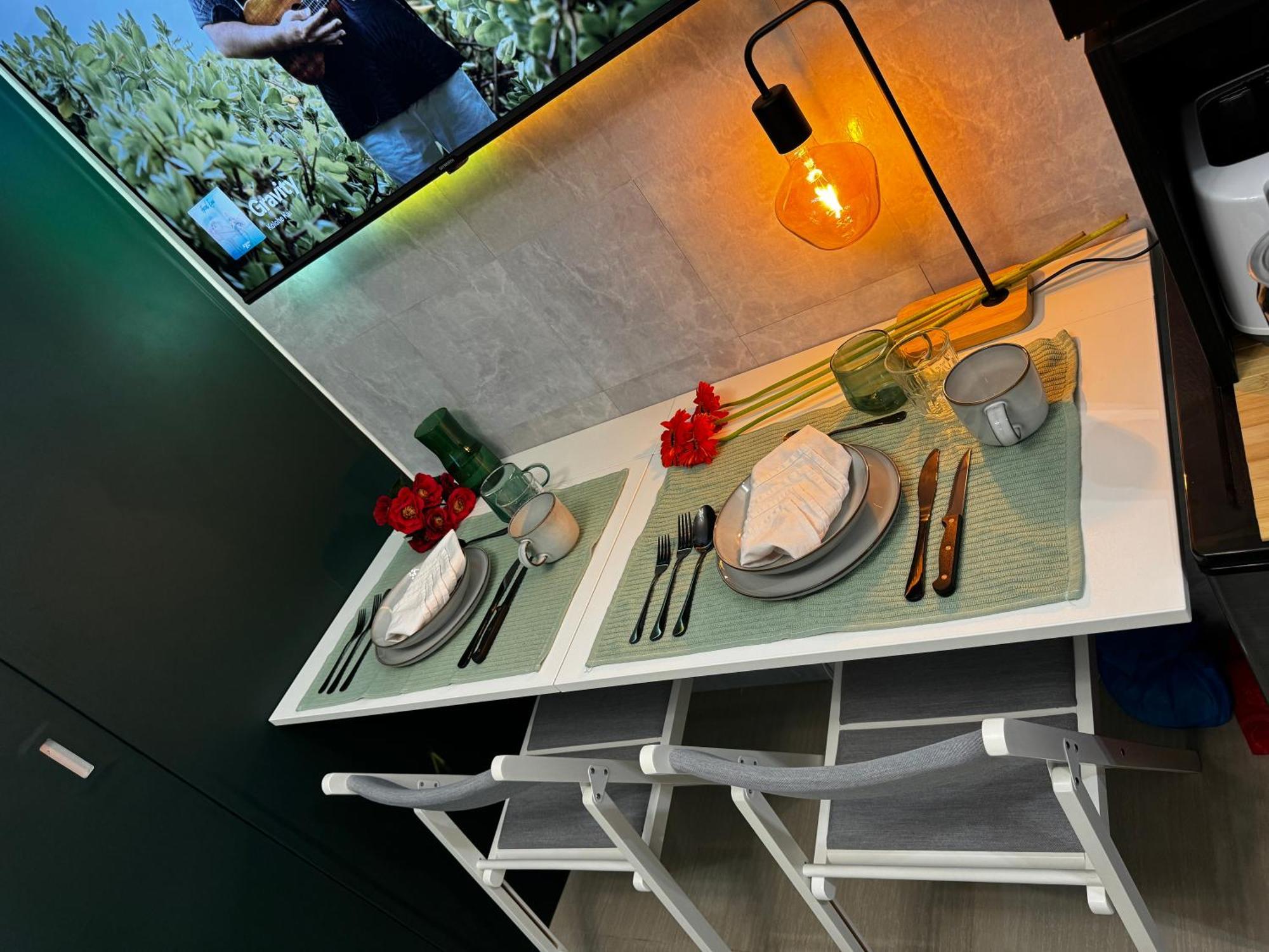 Apartment Evergreen Suite- 1 Bed 1 Sofa Bed, Light Sync Tv *
