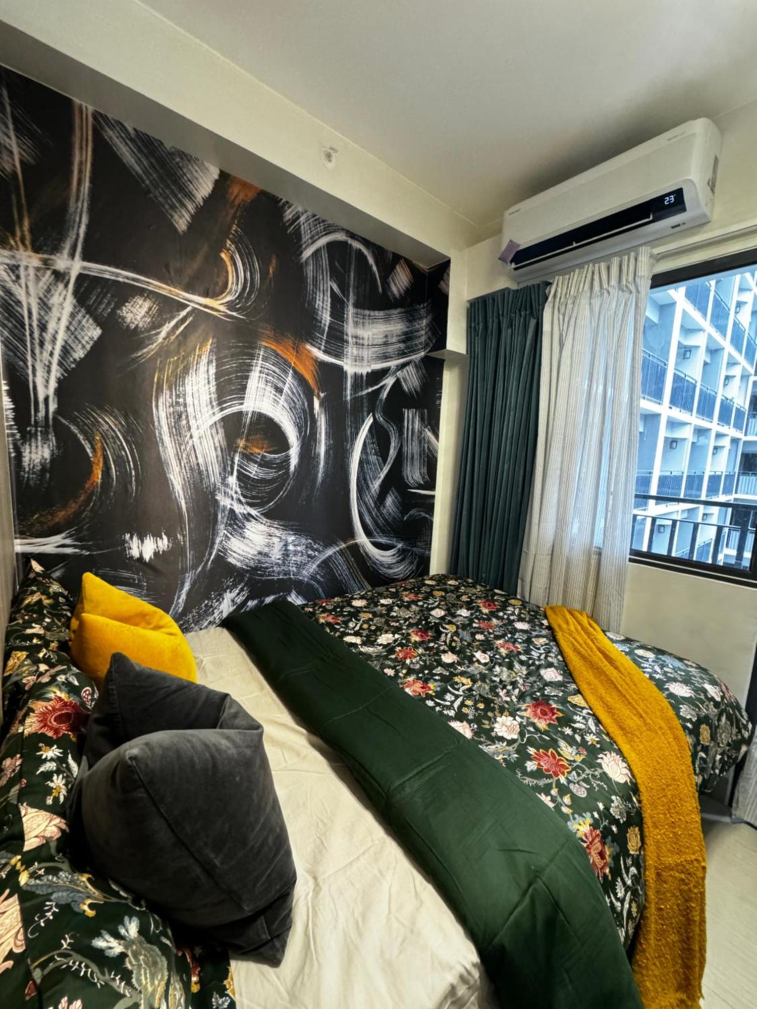 Evergreen Suite- 1 Bed 1 Sofa Bed, Light Sync Tv * Manila