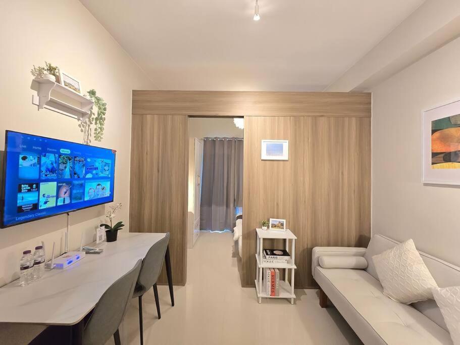 1br Unit Condotel W Balcony Fame Residences #fm56 * Manila