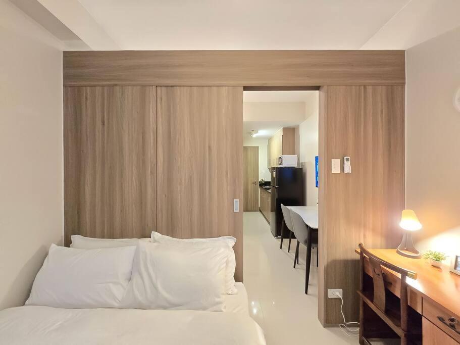 Apartment 1br Unit Condotel W Balcony Fame Residences #fm56