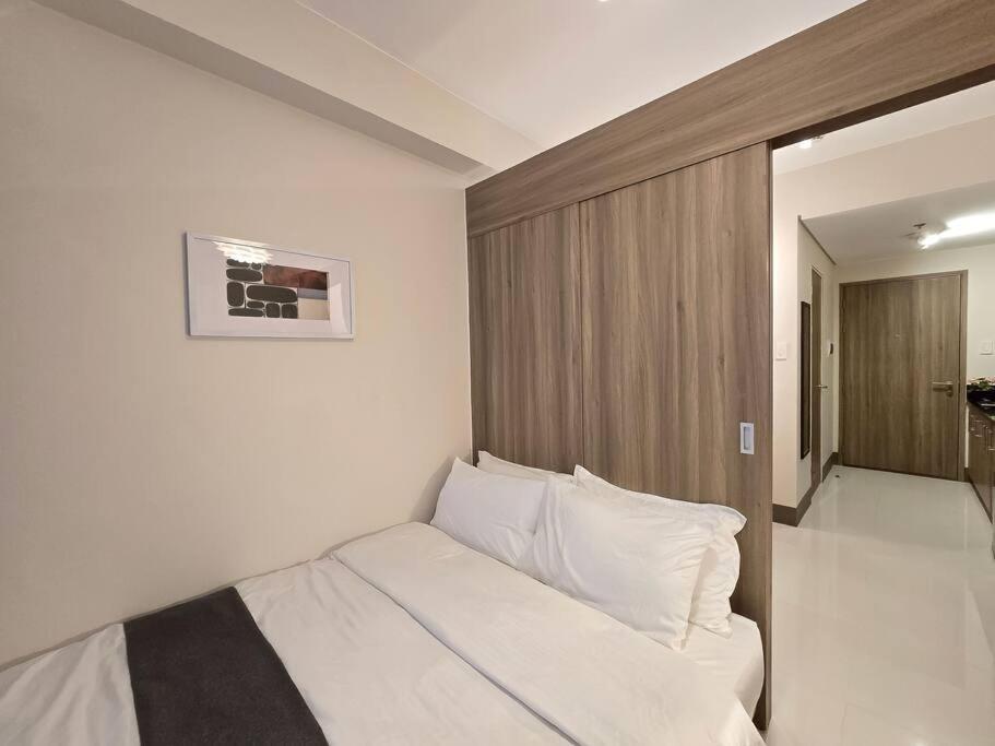 1br Unit Condotel W Balcony Fame Residences #fm56 Apartment