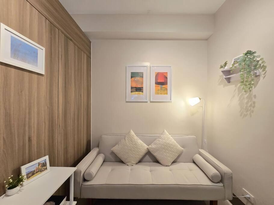 Apartment 1br Unit Condotel W Balcony Fame Residences #fm56 Manila