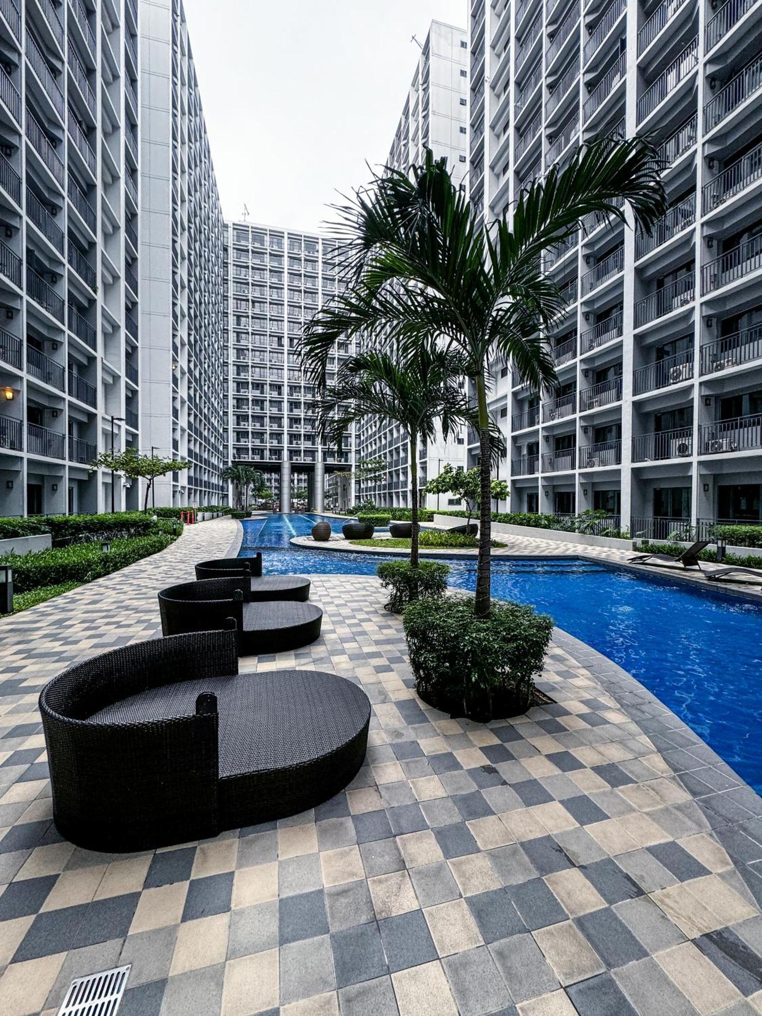 Evergreen Suite- 1 Bed 1 Sofa Bed, Light Sync Tv *