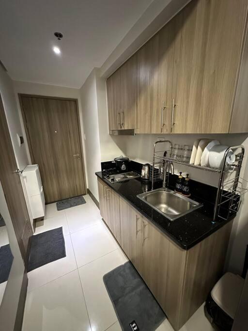 Vince Cozy Staycation Apartment Manila