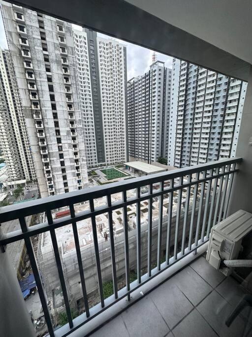 Vince Cozy Staycation Apartment Manila