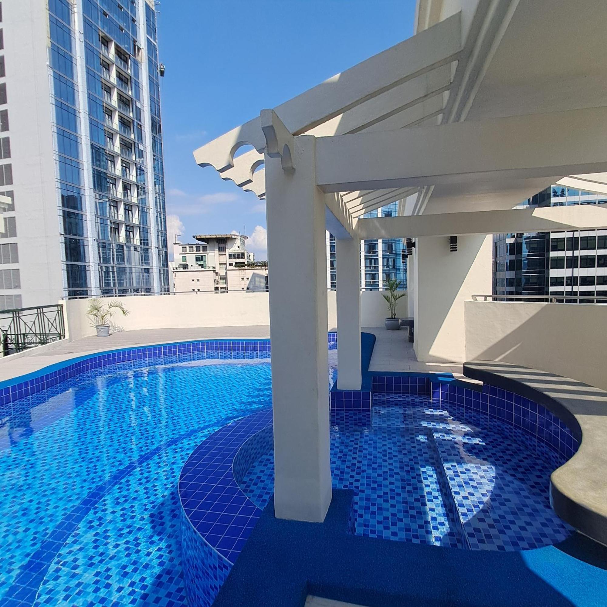 Luxury Spacious 2br In Salcedo Village *