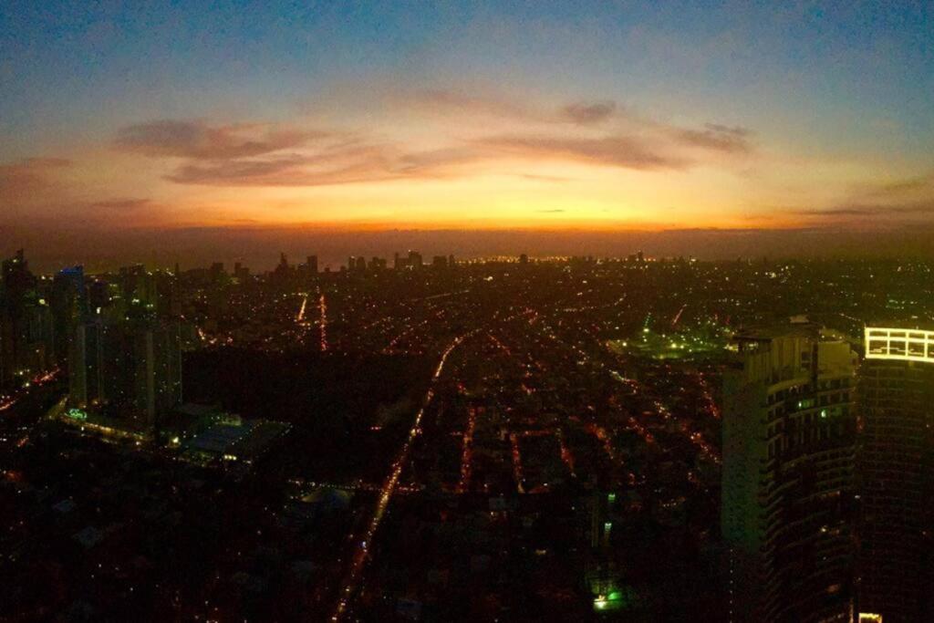 70th Floor Gramercy Penthouse! 2br 100mbps Apartment
