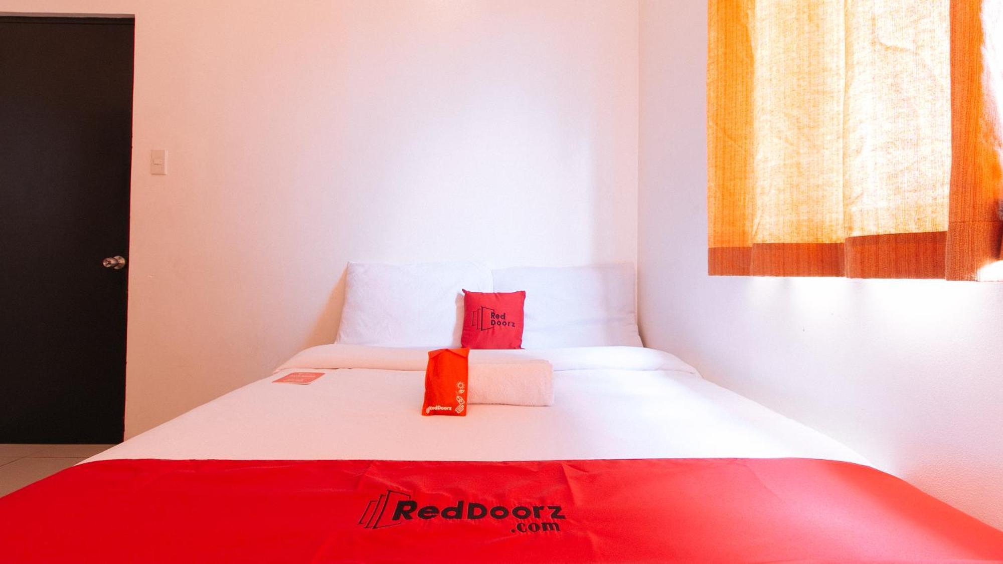 Reddoorz @ Jardin Lrt Tayuman Hotel 2*