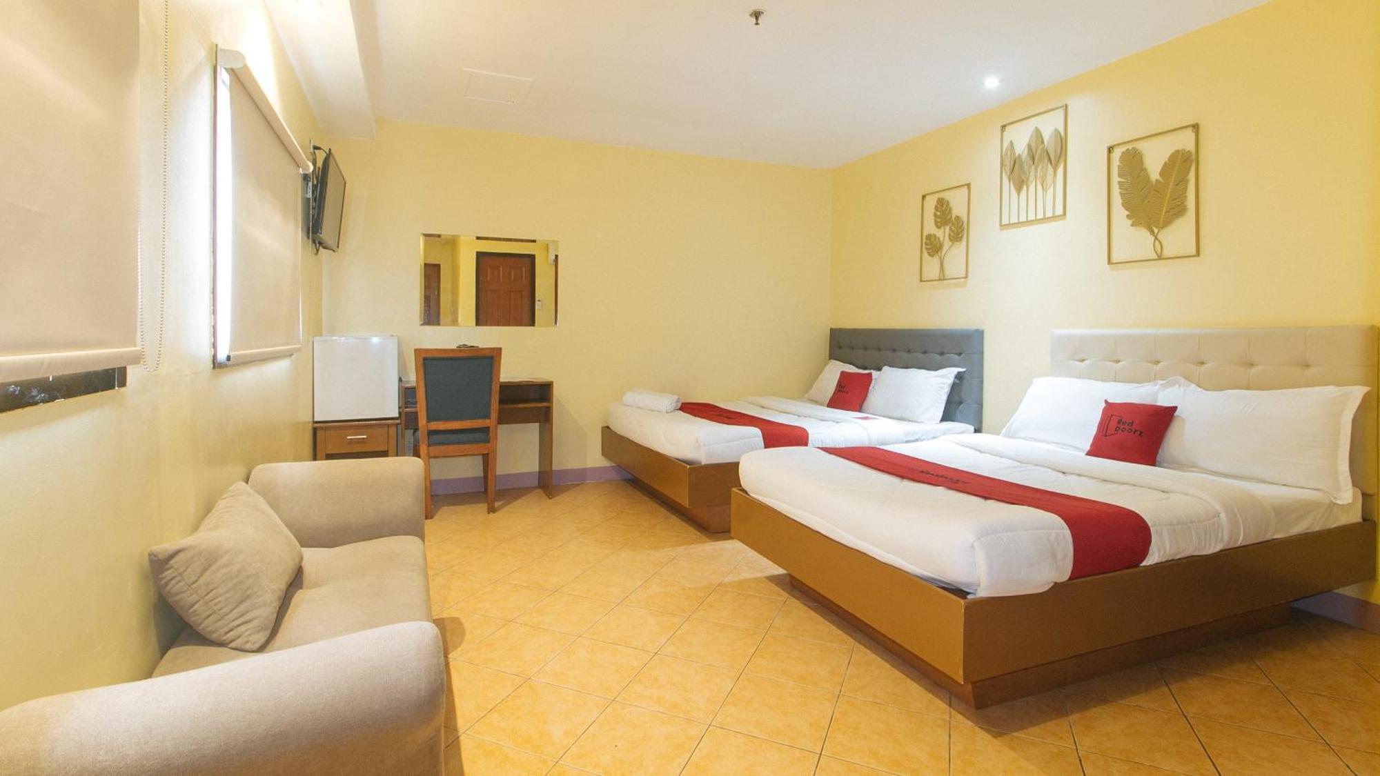 Reddoorz At Comfy Ermita Hotel