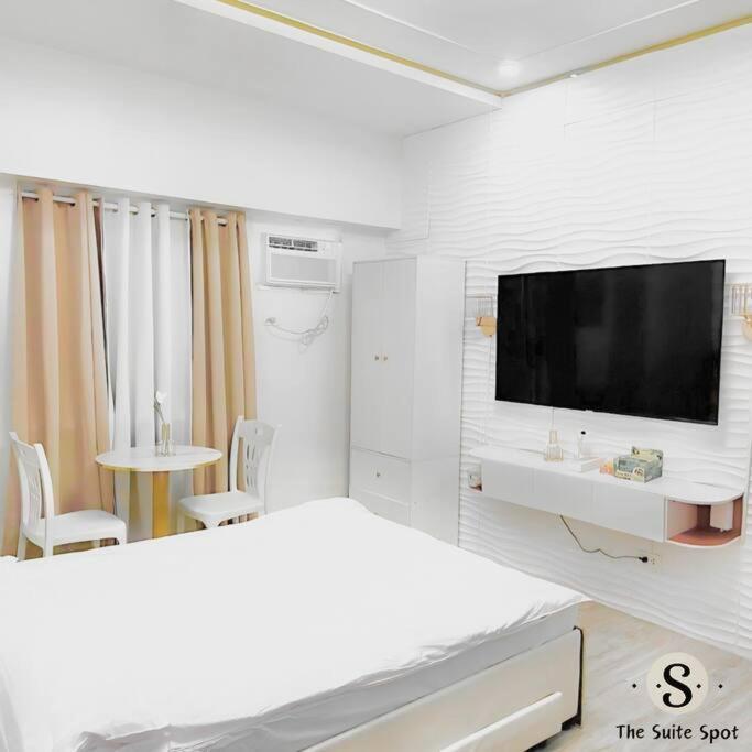 In Pinas- The Spot Alabang Apartment *