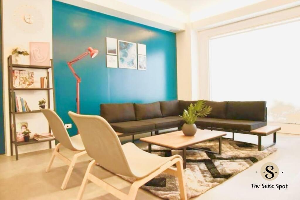 In Pinas- The Spot Alabang Apartment *