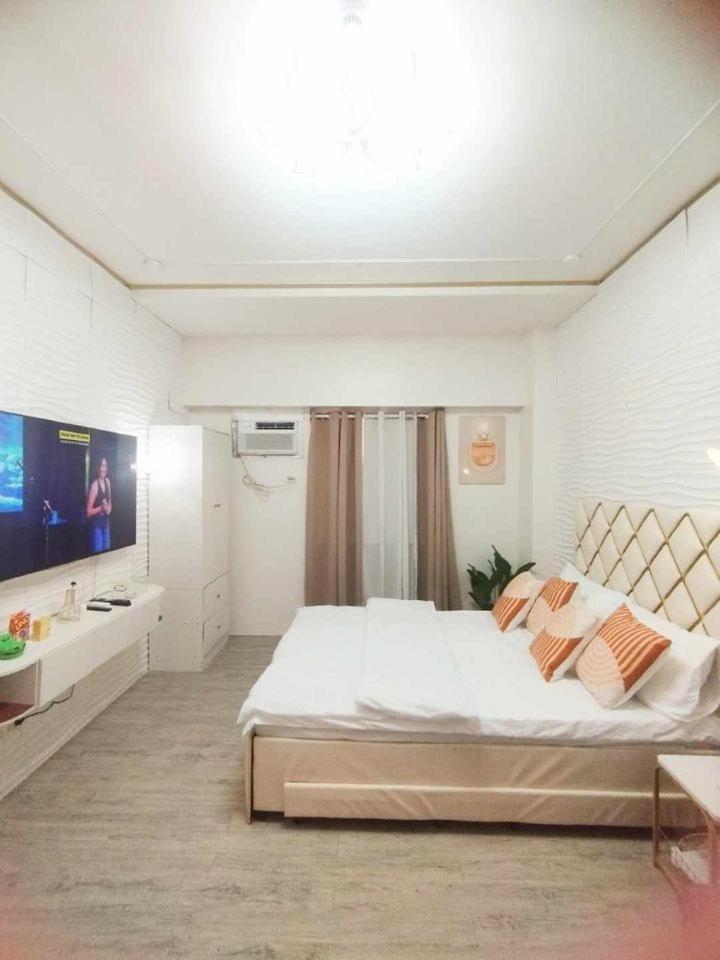 In Pinas- The Spot Alabang Apartment