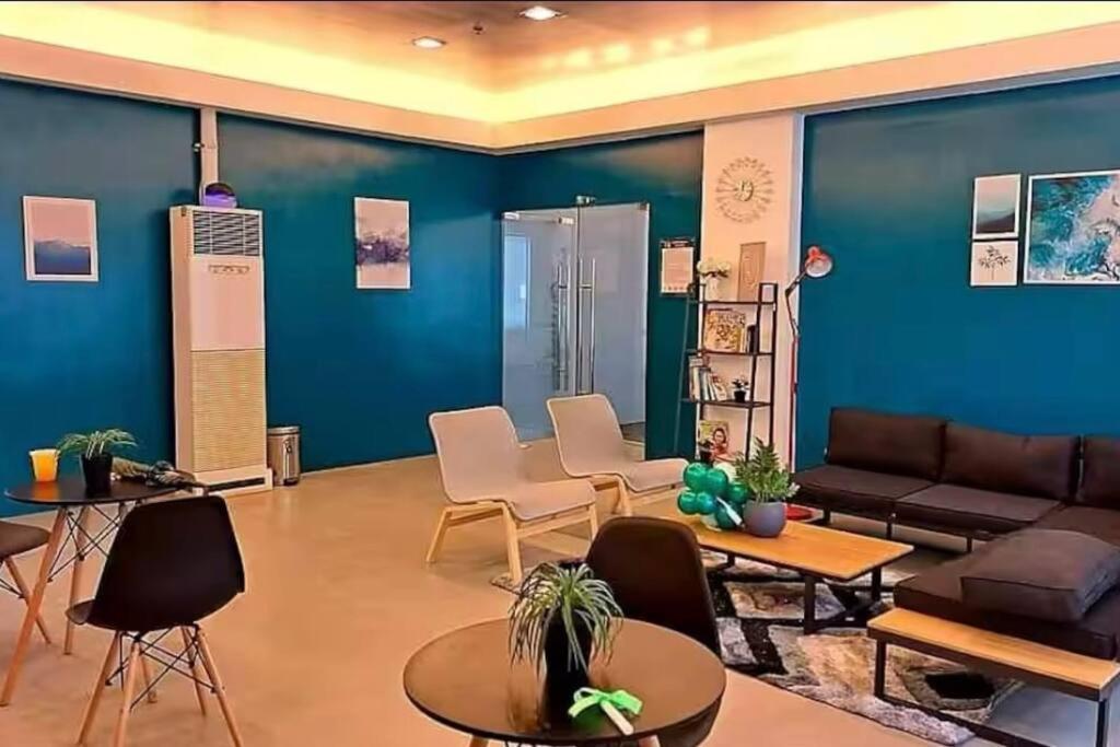 Apartment In Pinas- The Spot Alabang Manila