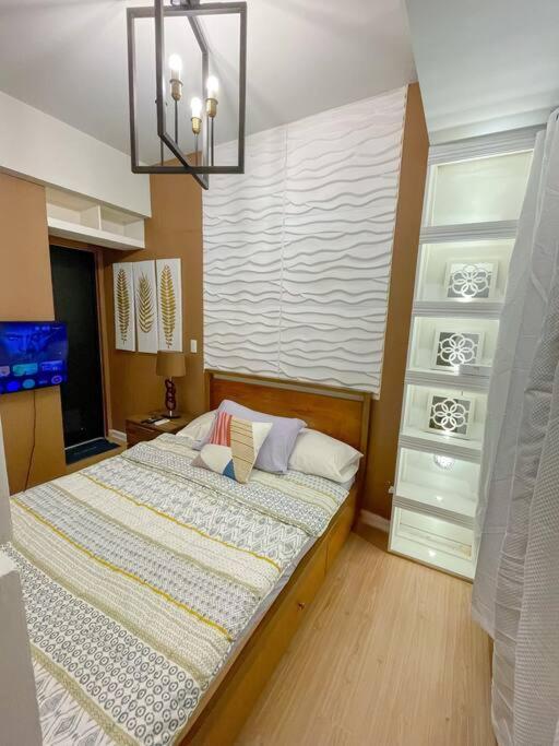 Deryll's Fun House Apartment