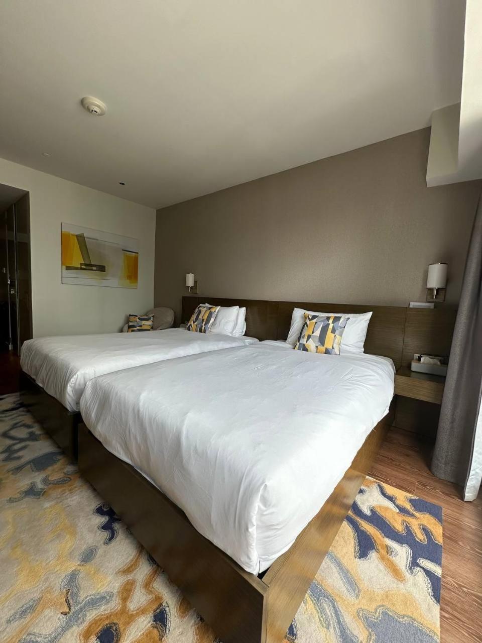 The Metro Zen At Hotel Residences Acqua Apartment
