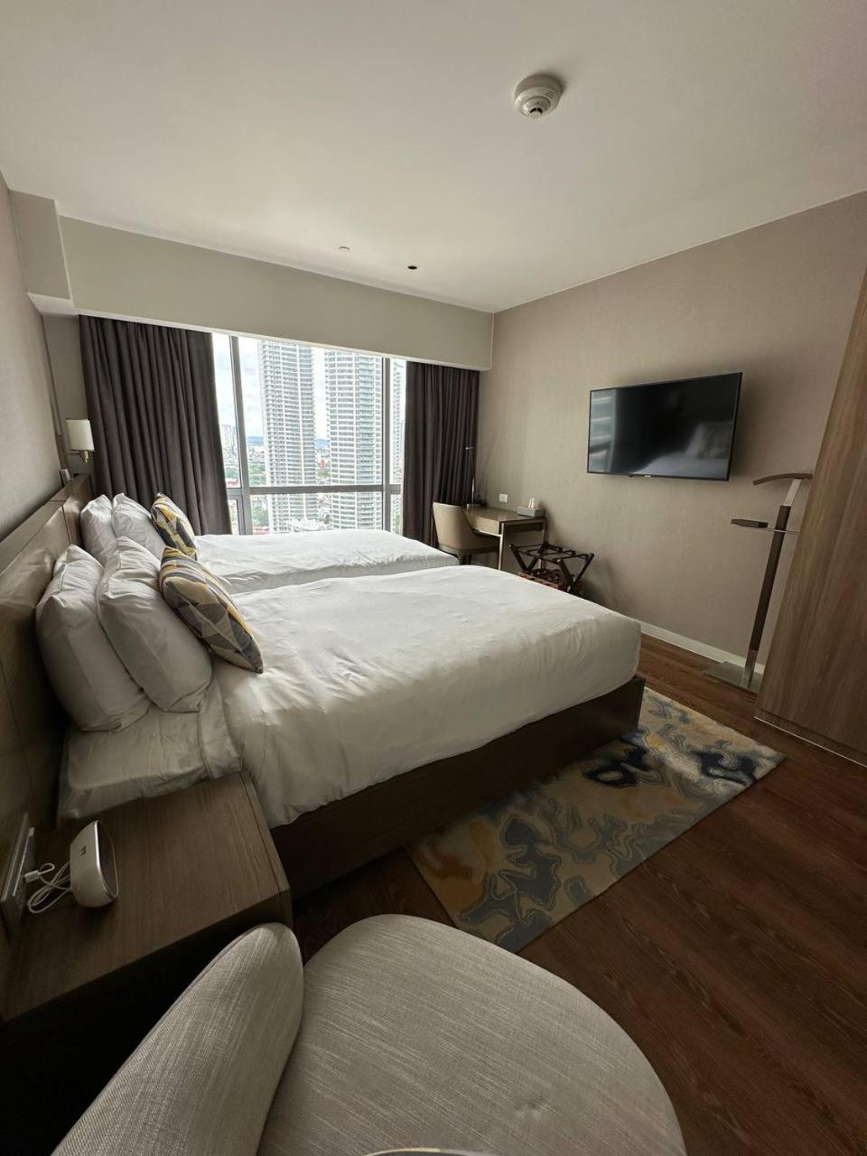 The Metro Zen At Hotel Residences Acqua Manila