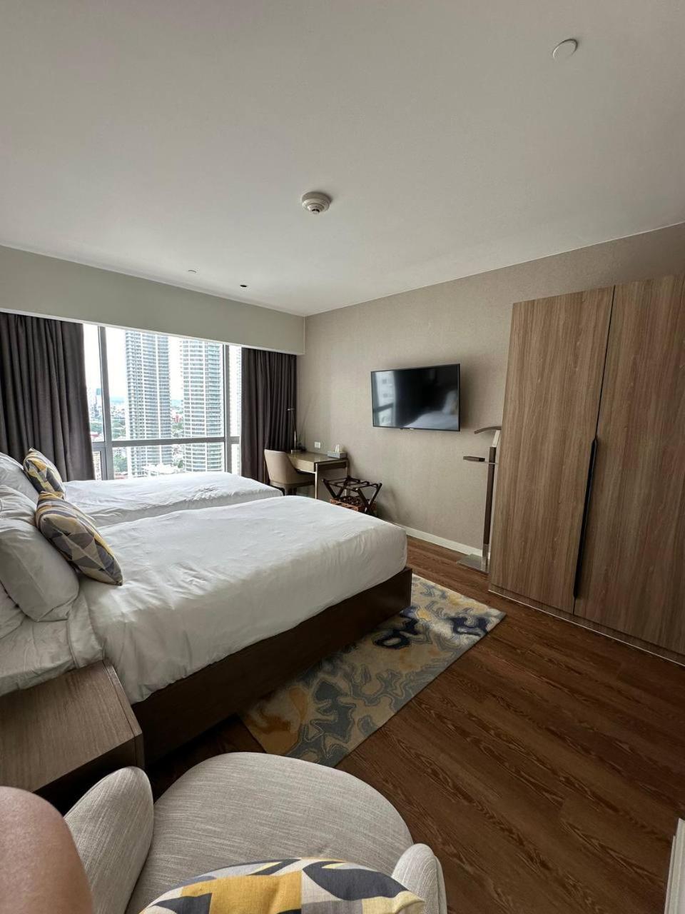 The Metro Zen At Hotel Residences Acqua Apartment Manila