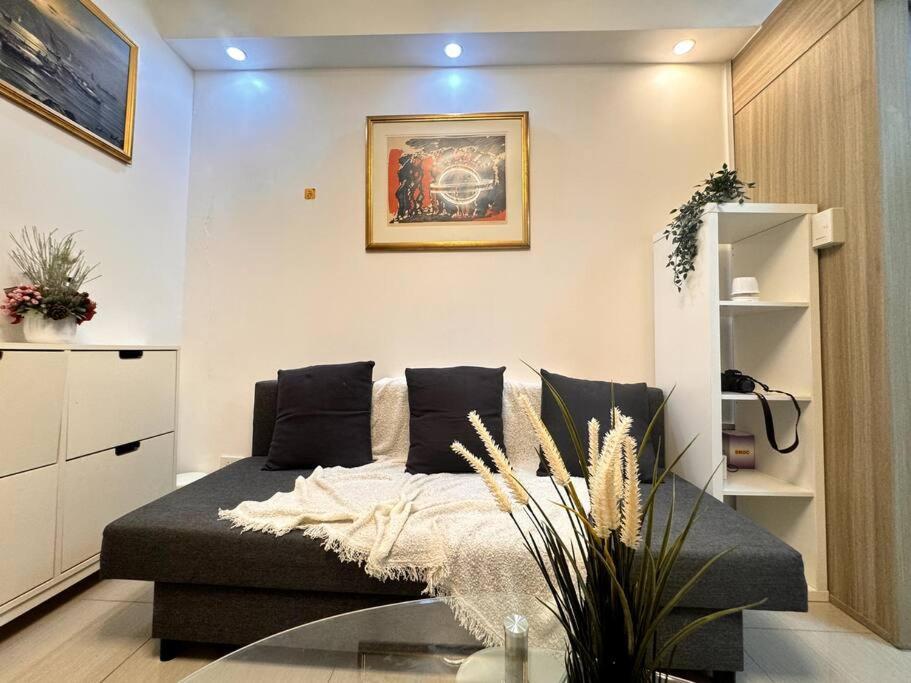 Daisy's By Staycation Apartment *