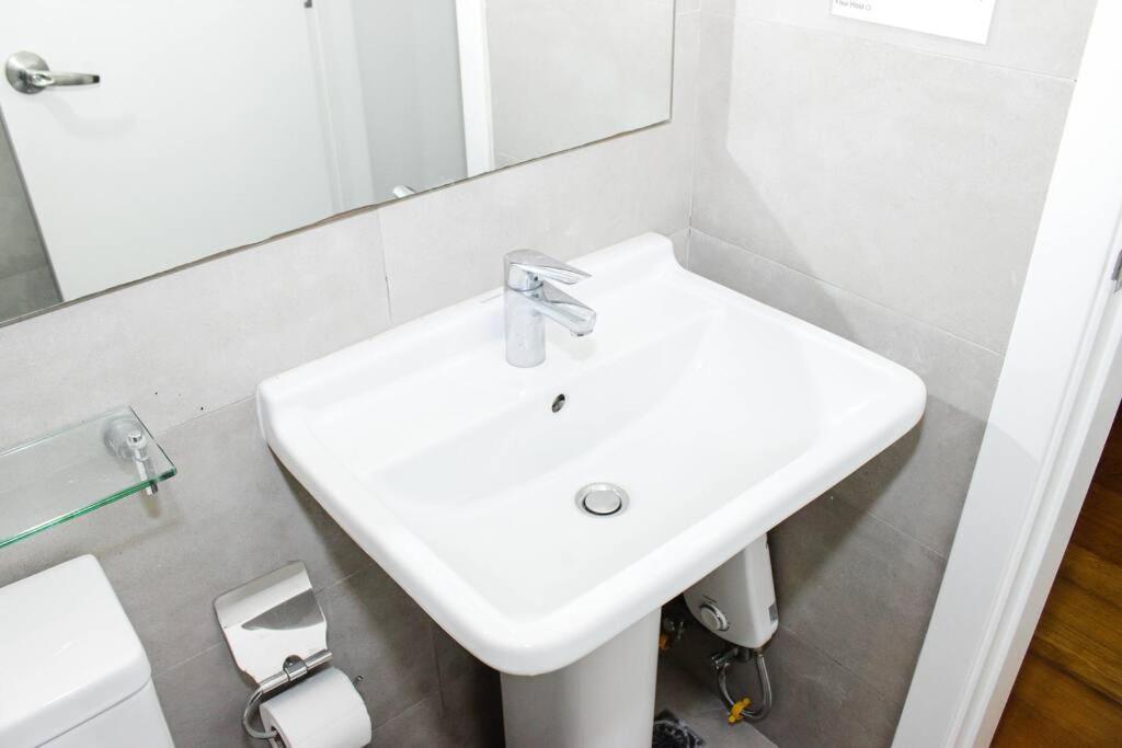 Apartment Vibrant Skyline Views 1br Manila