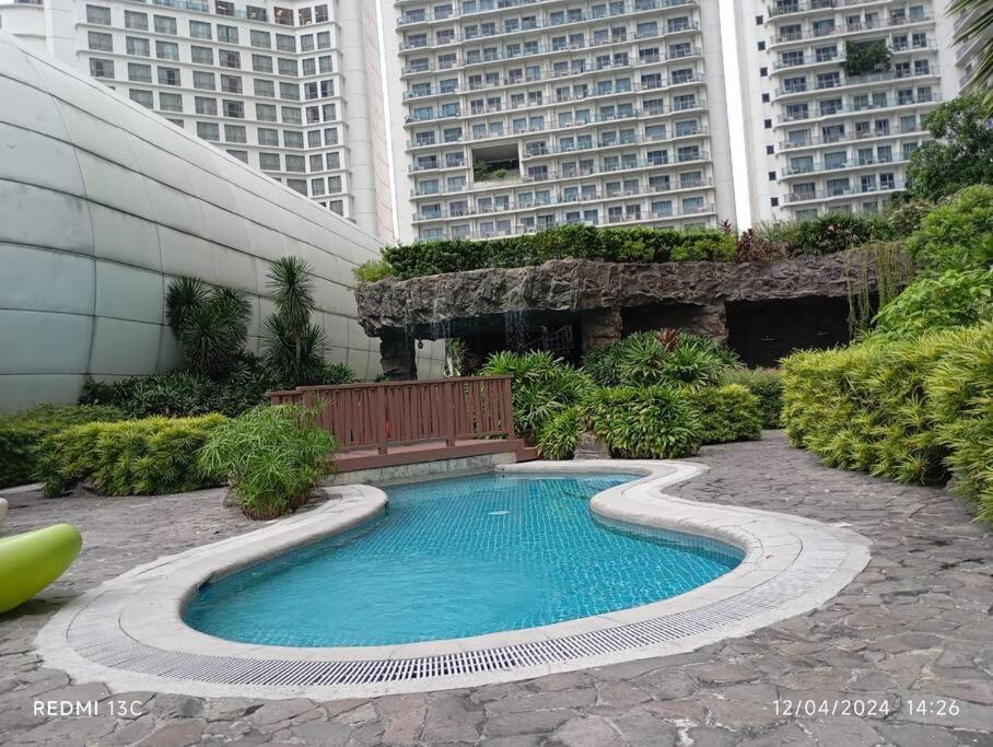 Apartment Vibrant Skyline Views 1br