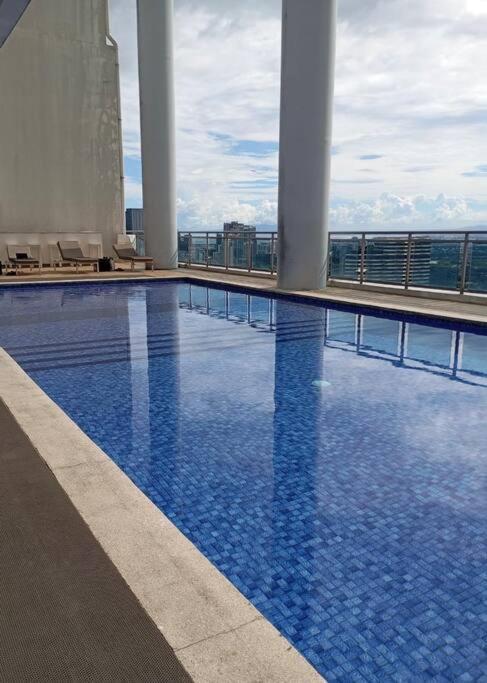 Vibrant Skyline Views 1br Manila