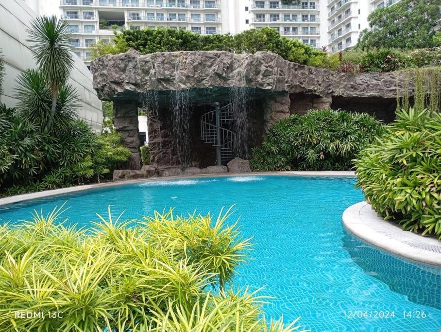 Apartment Vibrant Skyline Views 1br