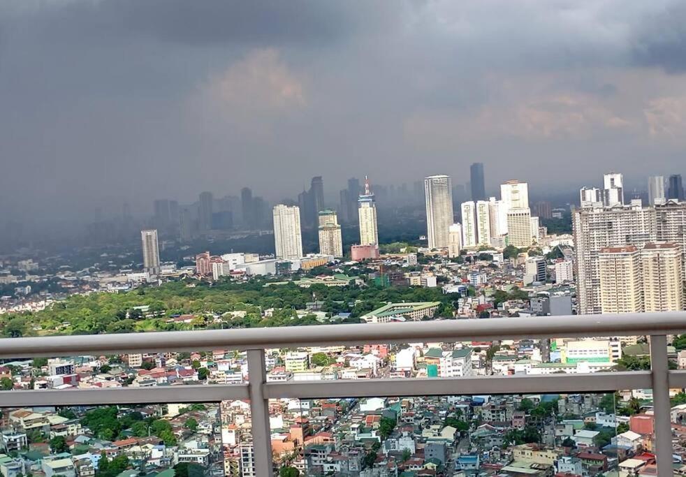 Vibrant Skyline Views 1br *