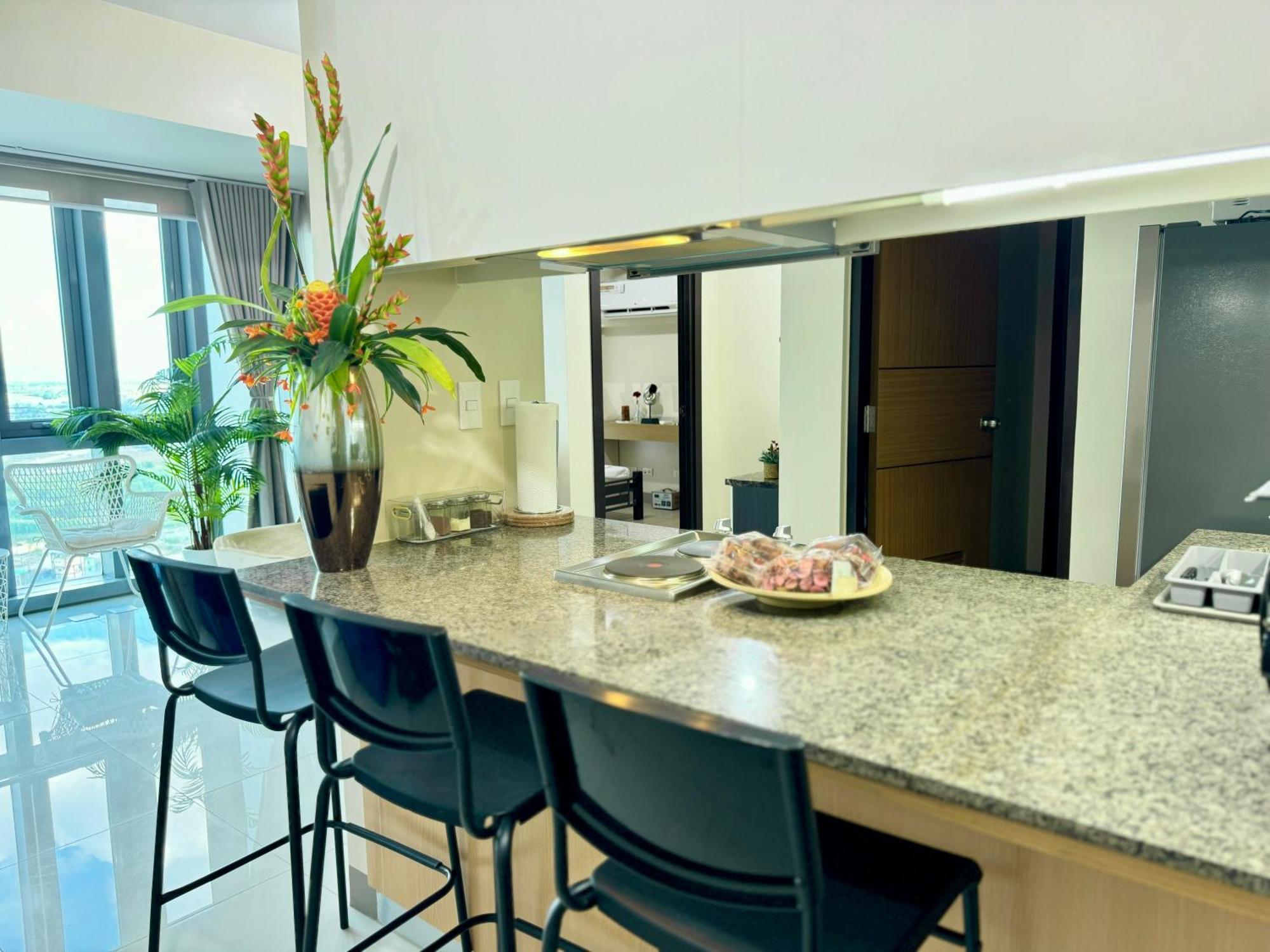 Eastwood Global Plaza Luxury 1bed With 2 Toilets And Laundry Manila