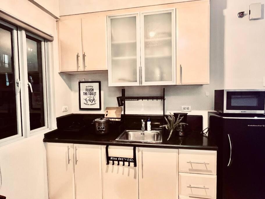 Heart Of Bgc Mckinley B3 Apartment *
