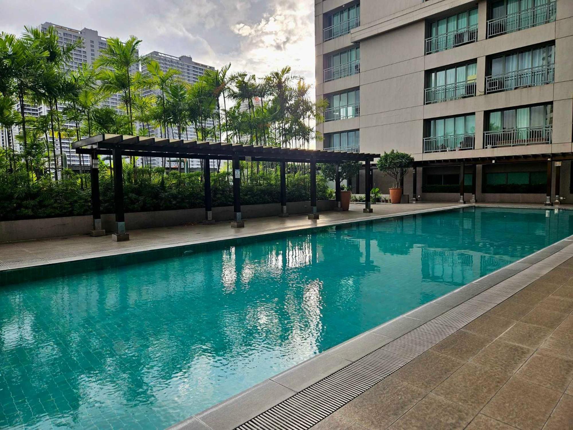 Soho In Front Of Edsa Shangri-la Mall - Lil Olive's Spot * Manila