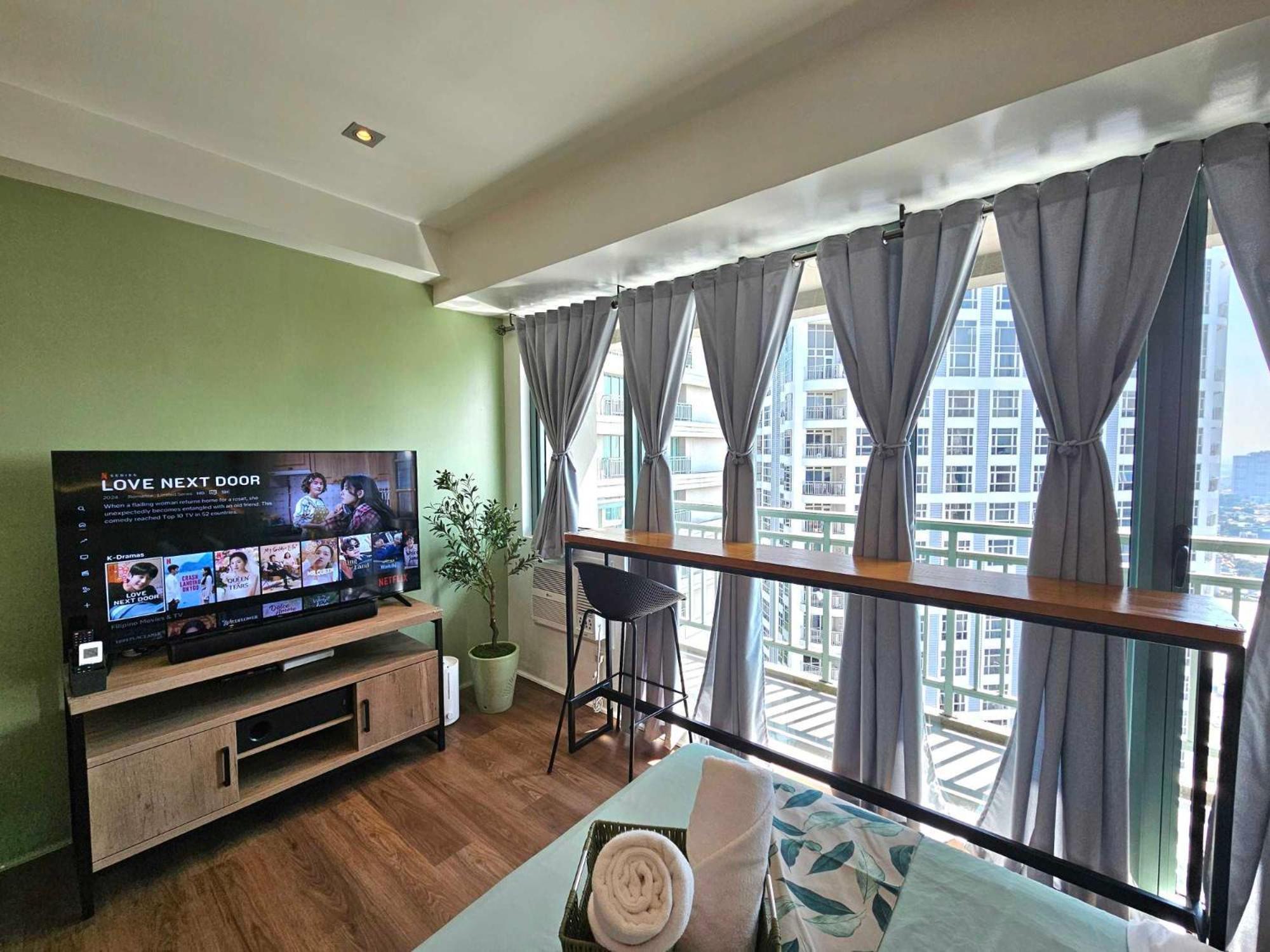 Apartment Soho In Front Of Edsa Shangri-la Mall - Lil Olive's Spot *