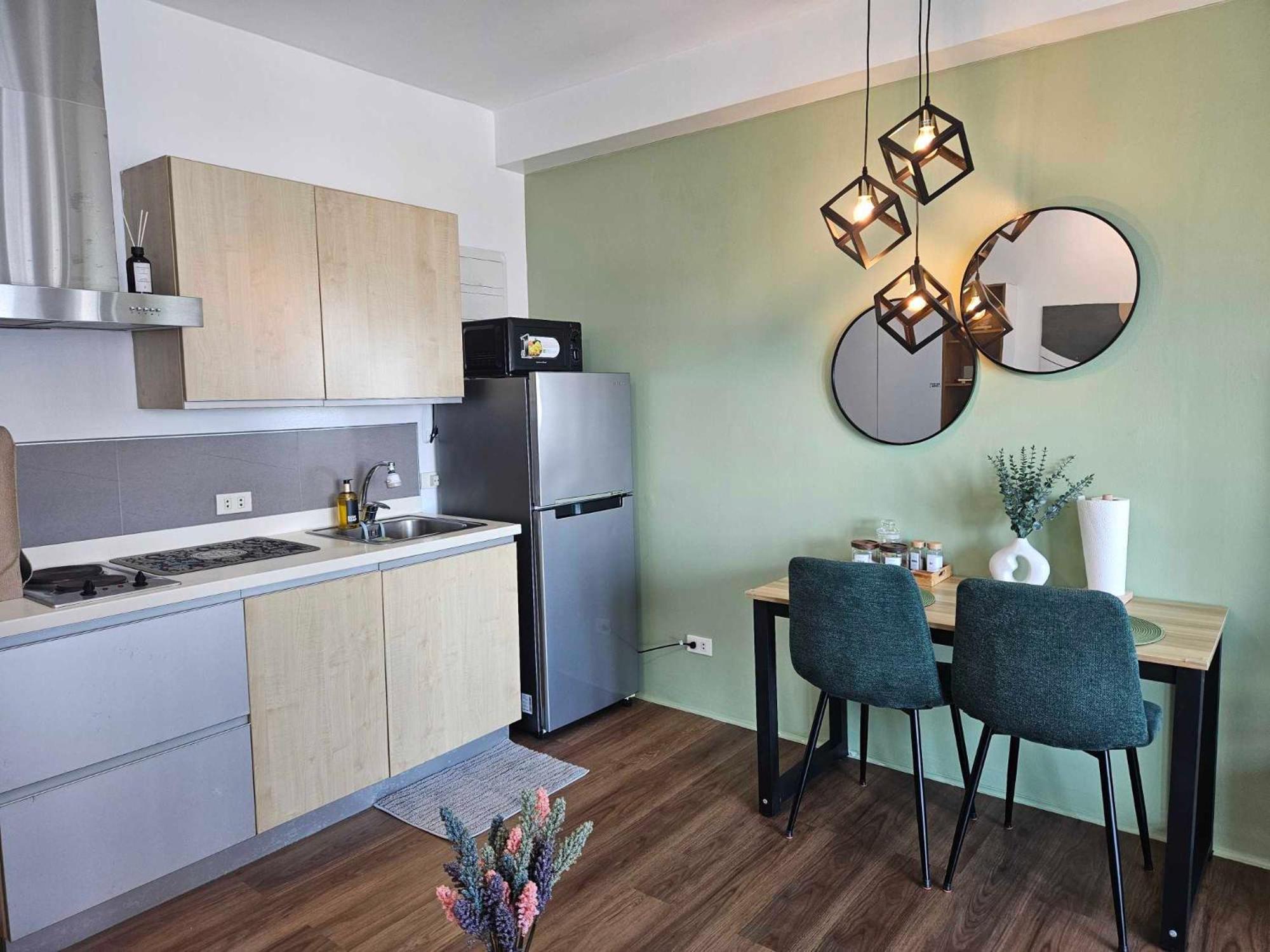 Soho In Front Of Edsa Shangri-la Mall - Lil Olive's Spot Apartment *