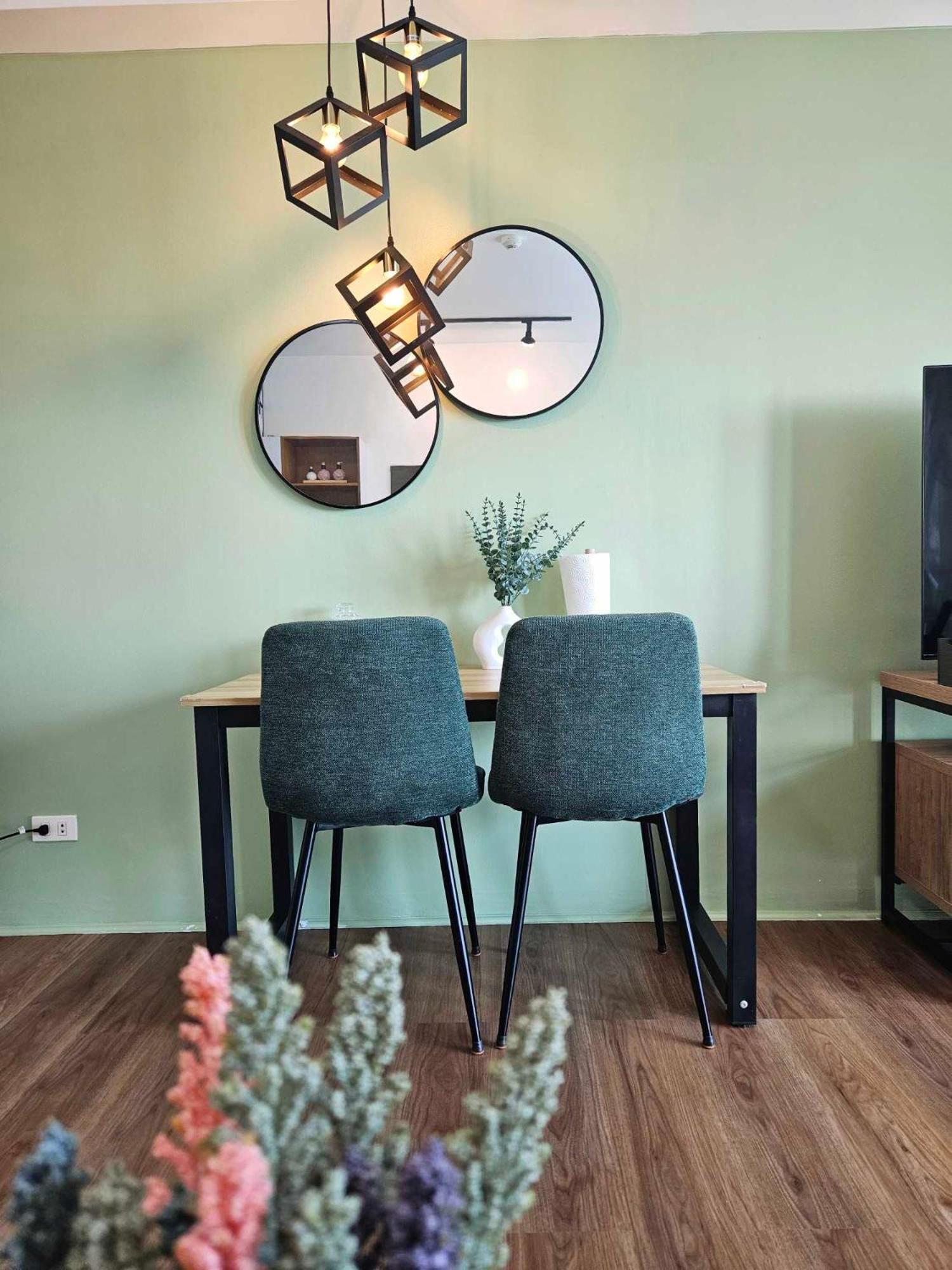 Apartment Soho In Front Of Edsa Shangri-la Mall - Lil Olive's Spot *