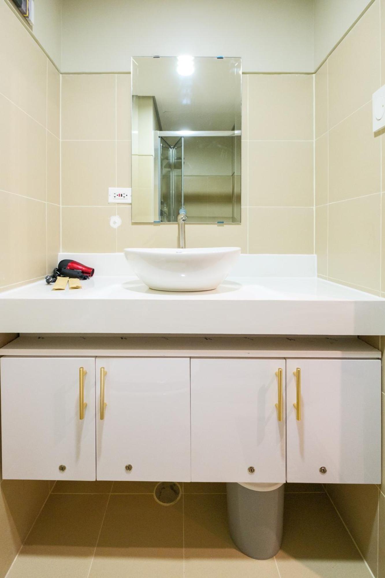 Luxe 1br With Wifi, Karaoke And Balcony Near Sm Megamall Manila