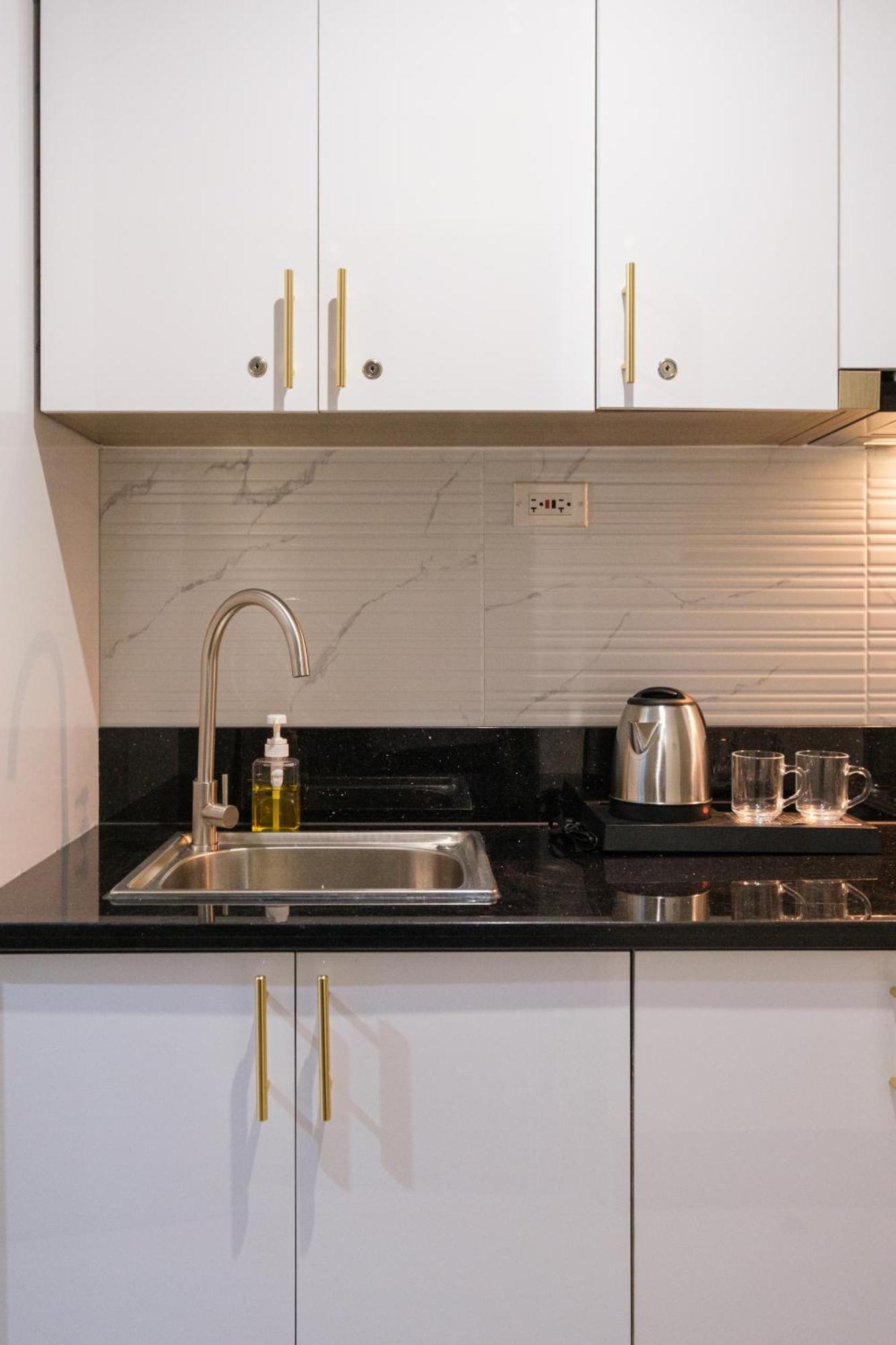 Apartment Luxe 1br With Wifi, Karaoke And Balcony Near Sm Megamall Manila