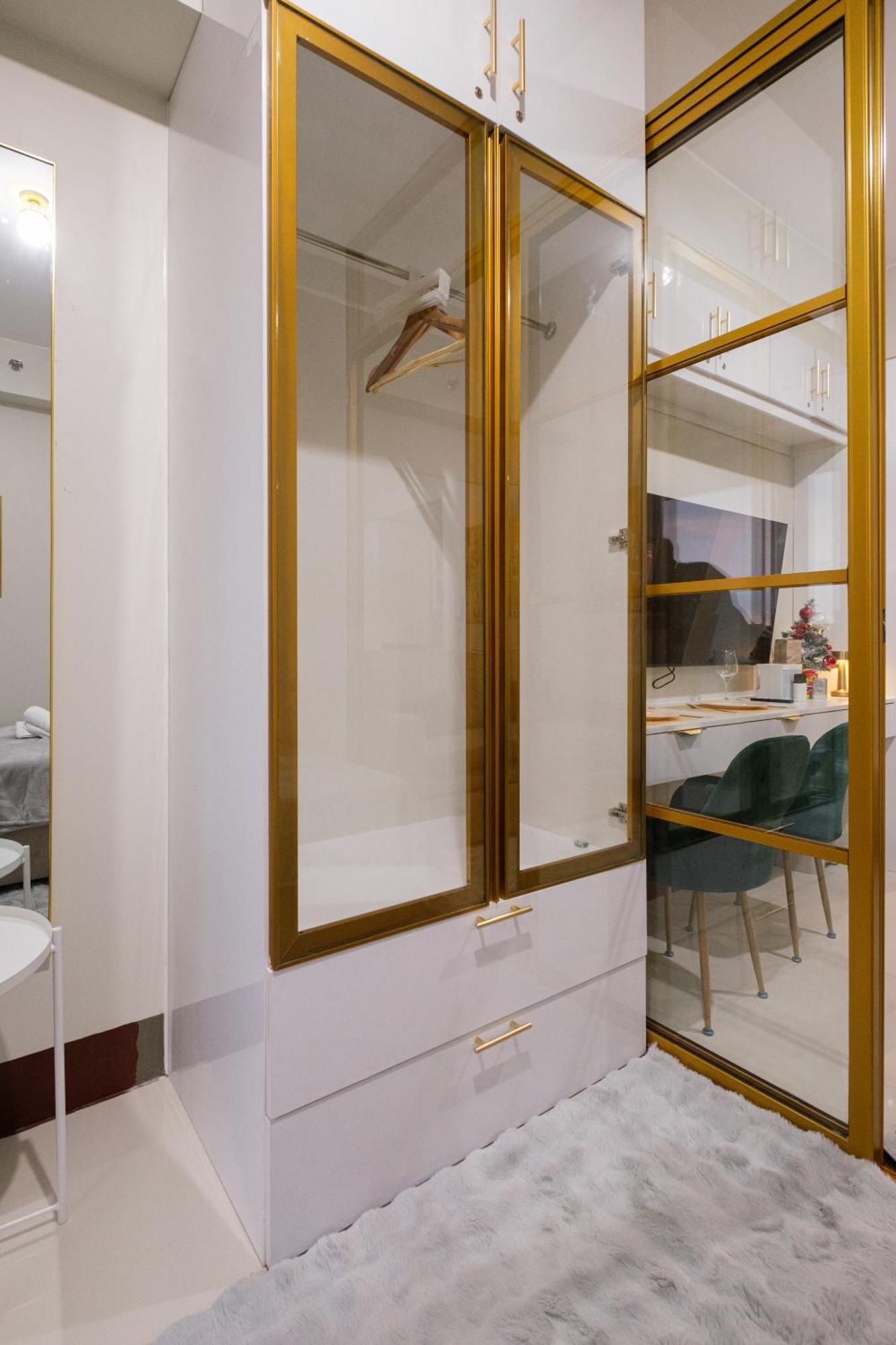 Luxe 1br With Wifi, Karaoke And Balcony Near Sm Megamall