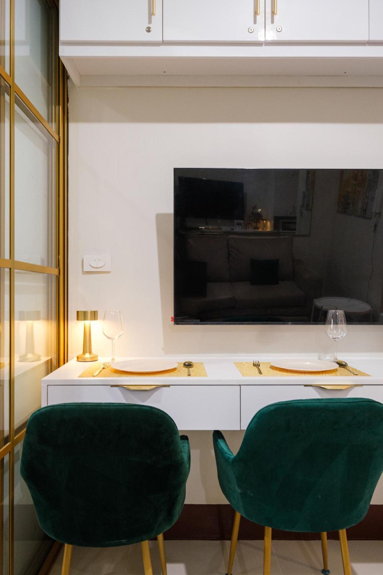Apartment Luxe 1br With Wifi, Karaoke And Balcony Near Sm Megamall *
