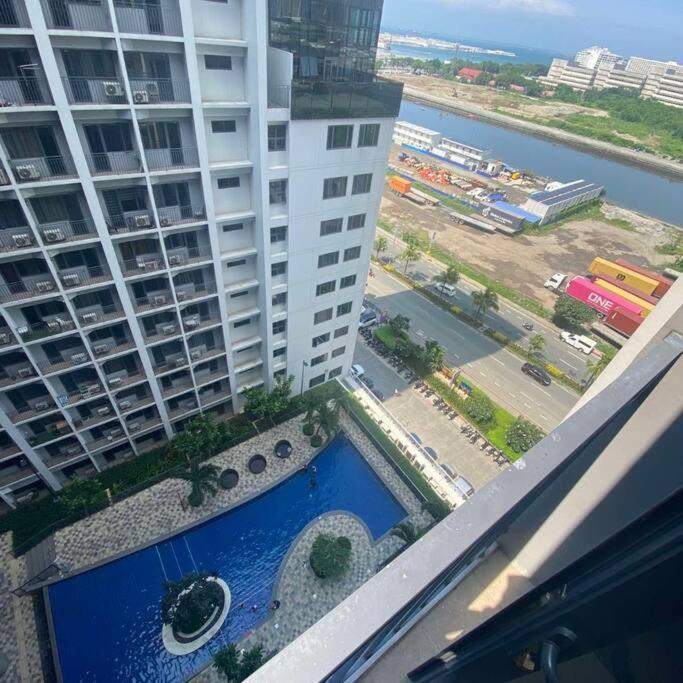 Luxe Shore2 Residences Apartment *