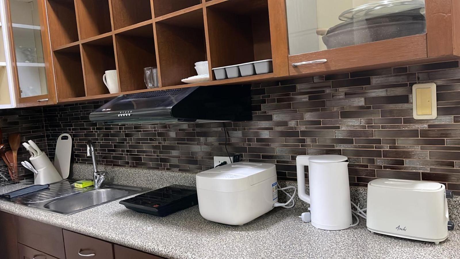 Executive By Greenbelt + Netflix & Wifi Apartment Manila