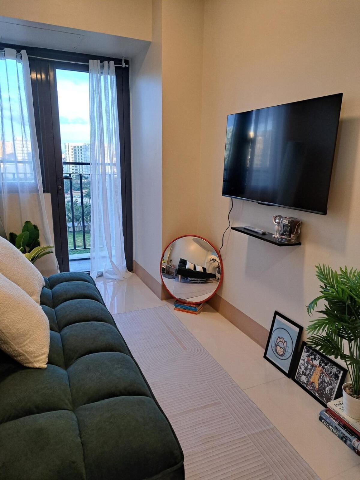 Apartment Yutori Haus At Shore 3 Tower 2 Near Mall Of Pasay Manila