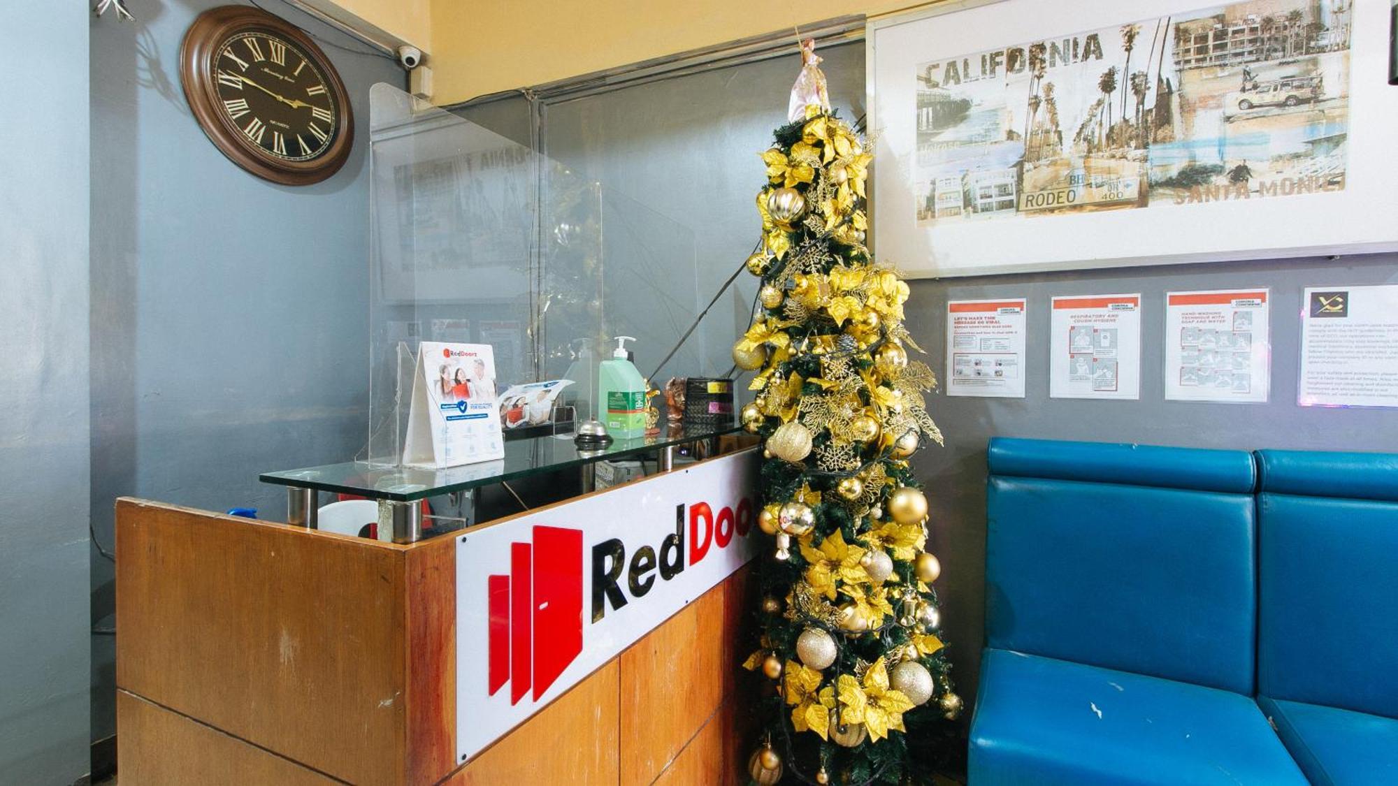 Reddoorz At V-cat Apartelle Sampaloc Hotel 3*