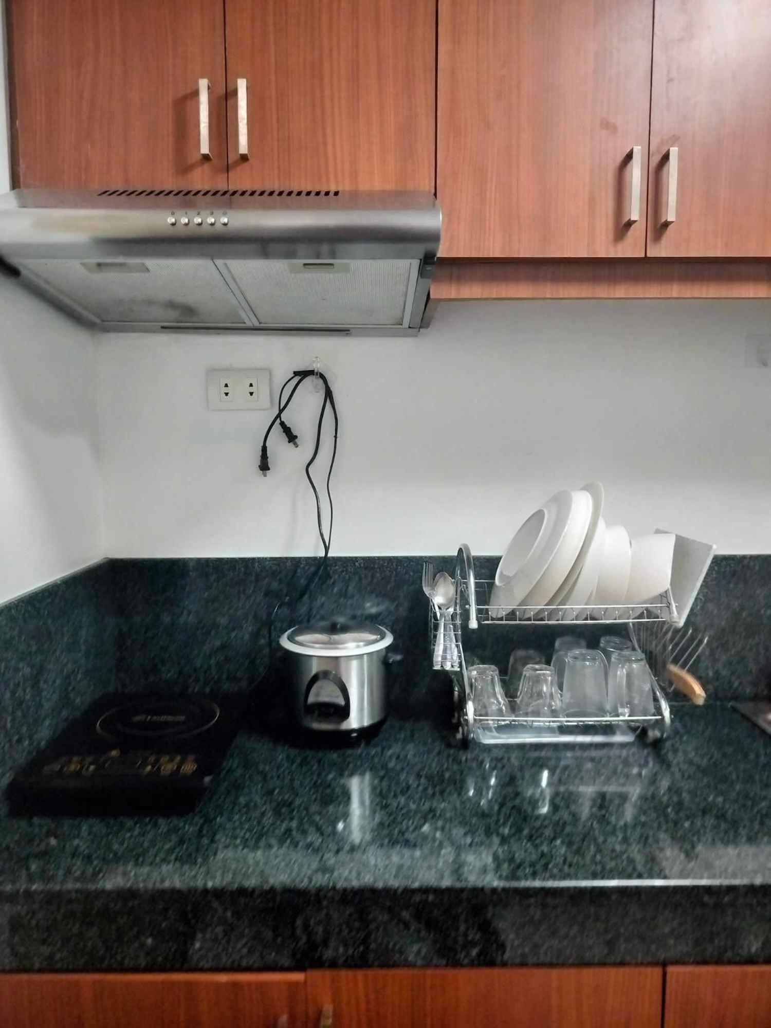 7th Floor Tower B Unit With Modern Amenities