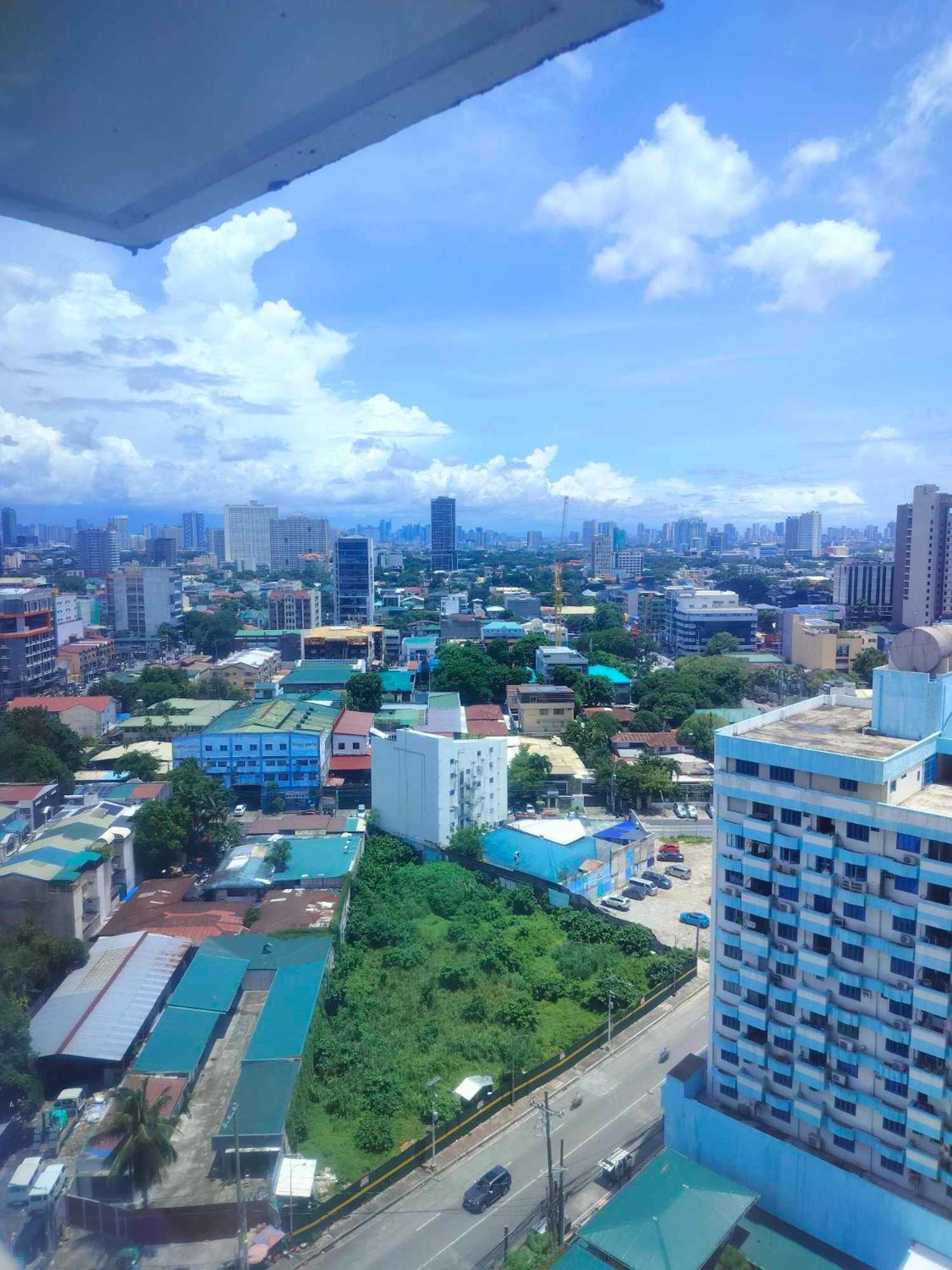 7th Floor Tower B Unit With Modern Amenities *