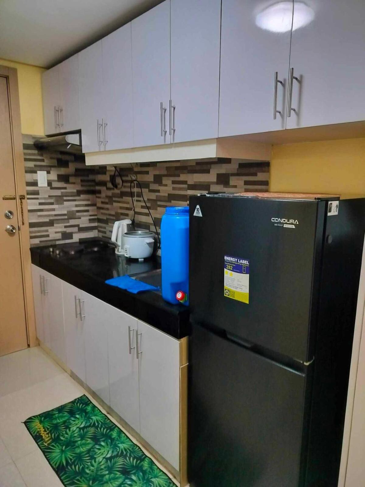 Apartment 28th Floor 1 Bedroom Unit With Pool View Manila